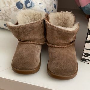 Toddler Ugg boots! Worn but in excellent condition! They are size 4/5.